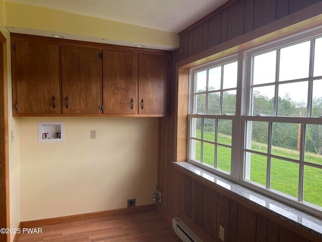 Building Photo - 453 Ridge Ave