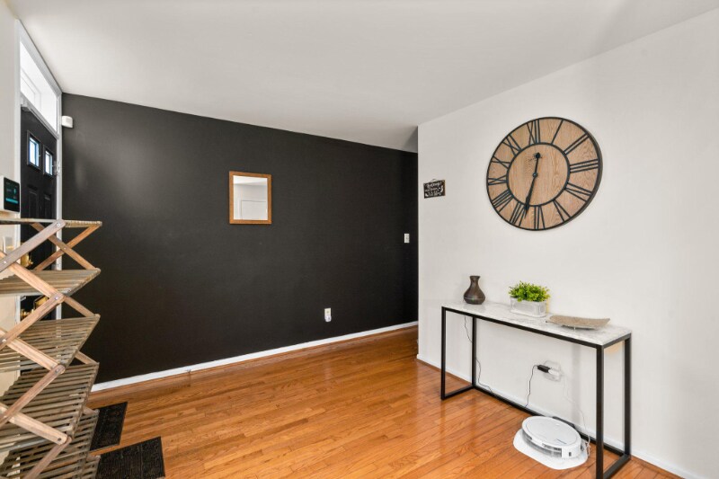 Building Photo - 628 S Paca St