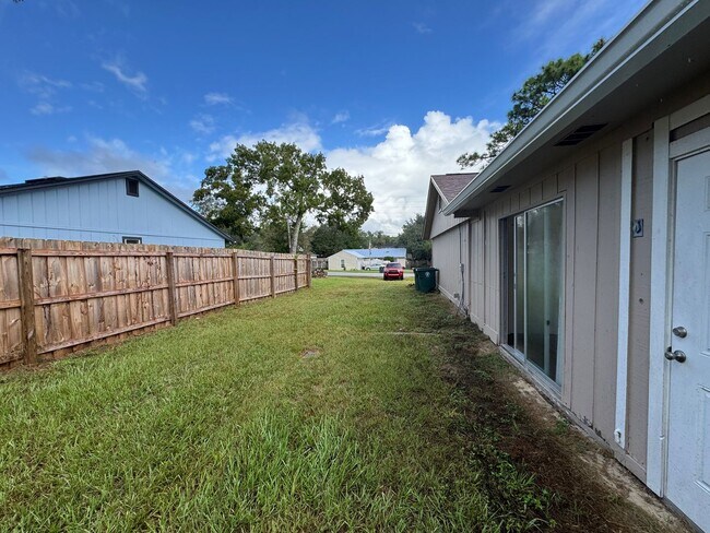 Building Photo - Fall Into Savings – Rent Reduced & ½ Off Y...