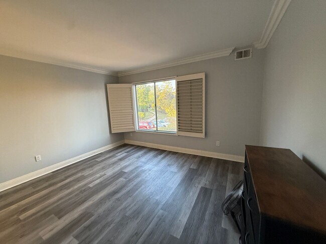 Building Photo - Spacious and Modern 2BR Condo in UTC, San Diego