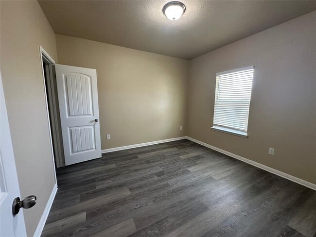 Building Photo - 1517 Maier Dr