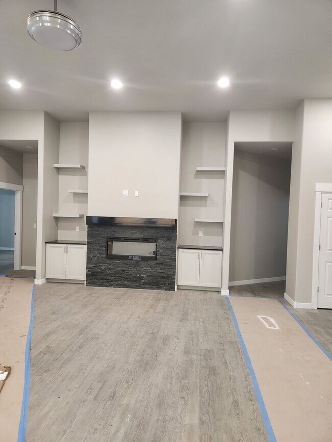 Building Photo - West Valley New 4 br plus office, 3.5 bath...