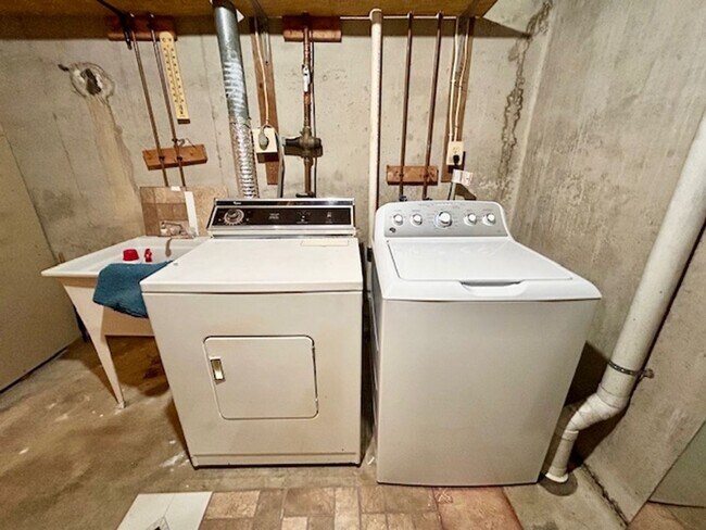 Building Photo - 9 Long Green Ct