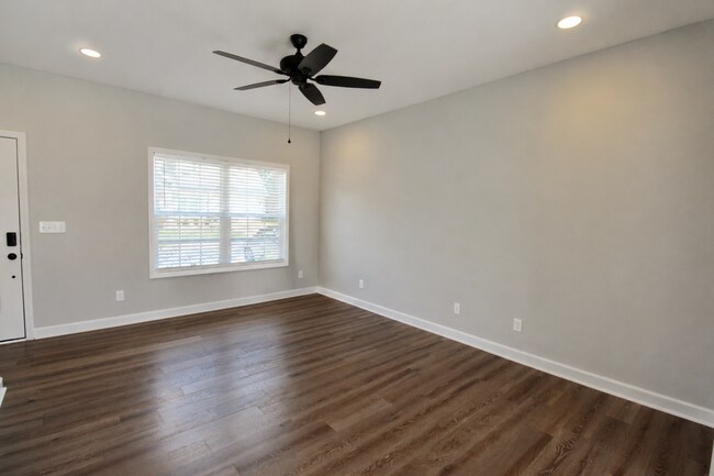 Building Photo - 1429 Village Lp
