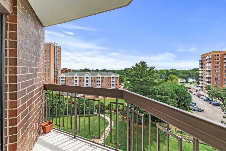 View from balcony - 6615 Lake Shore Dr S