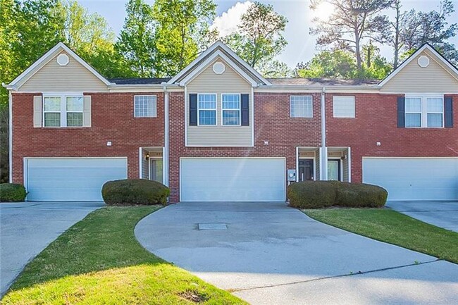 Primary Photo - Spacious townhome minutes from Midtown Atl...