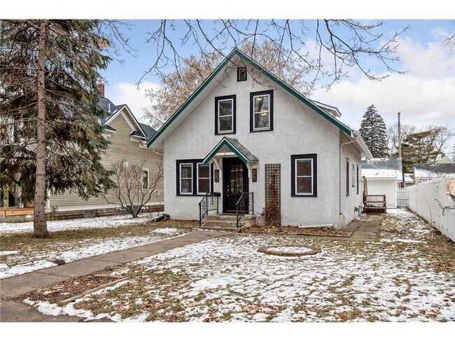 Building Photo - 238 8th Ave N