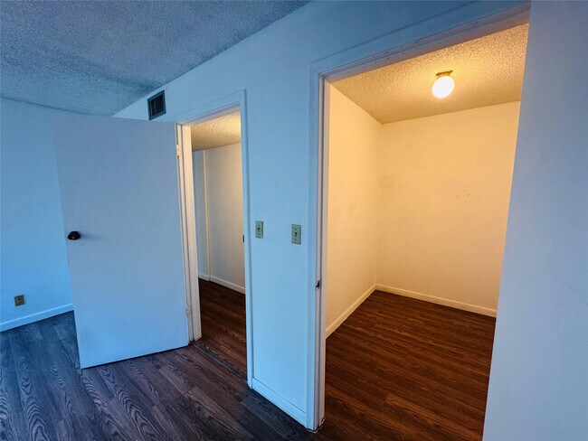 Building Photo - 2000 N Congress Ave