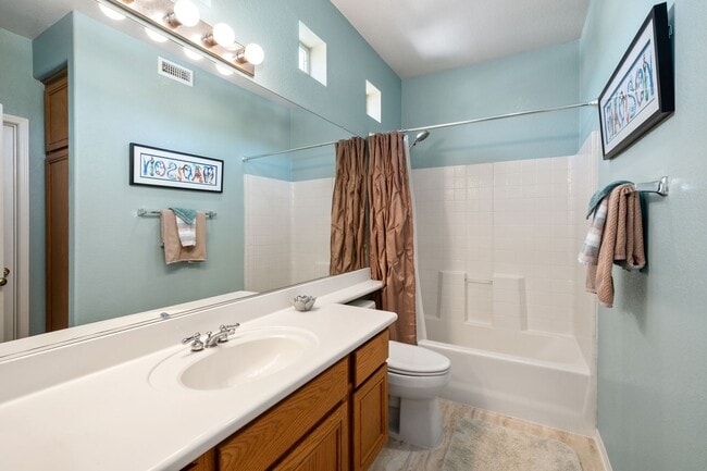 Building Photo - 22 Solitaire Ln
