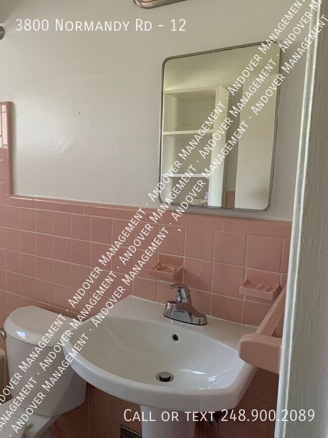 Building Photo - 3800 Normandy Rd