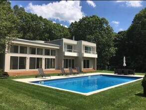 Building Photo - 10 Fox Hollow Dr