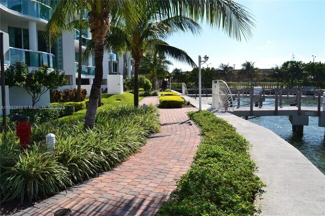Building Photo - 7900 Harbor Island Dr