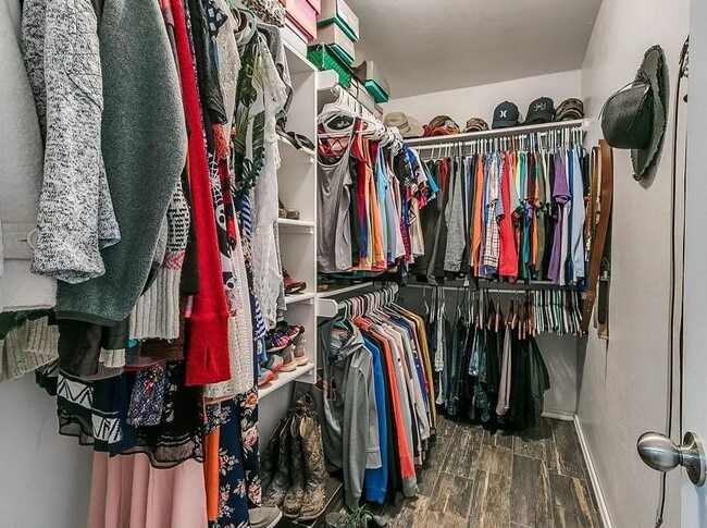 Building Photo - AVAILABLE NOW -  $500 Off First Month | 4-Bed Home in the Heart of Mustang | Storm Shelter & Mode...