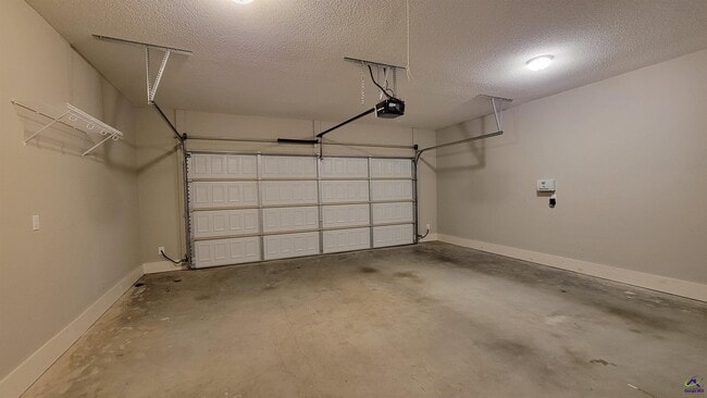 Building Photo - 106 Hay Bale Wy