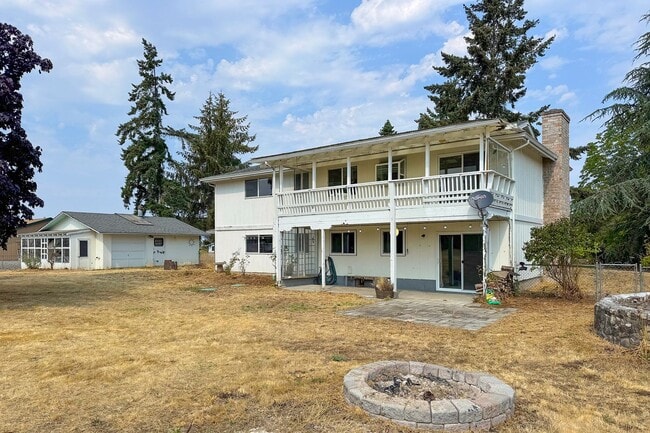 Building Photo - Large Home on Large Lot in Sequim