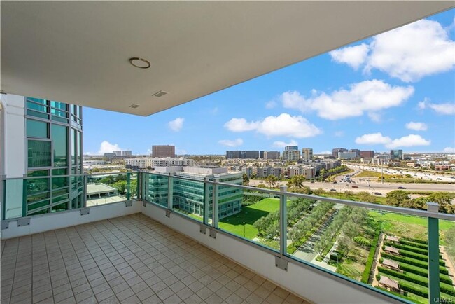 Primary Photo - CROWN JEWEL OF URBAN ELEGANCE: BEST RENTAL...