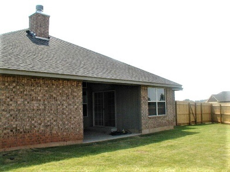 Building Photo - 715 E Elder Ln