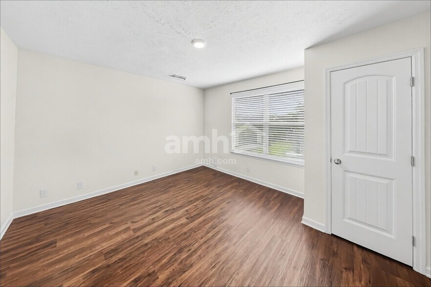 Building Photo - 3331 Foxside Ln