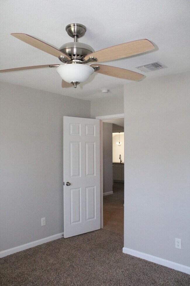 Building Photo - Meadow Brook