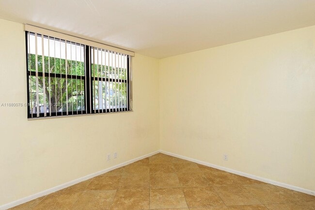 Building Photo - 109 Lake Emerald Dr