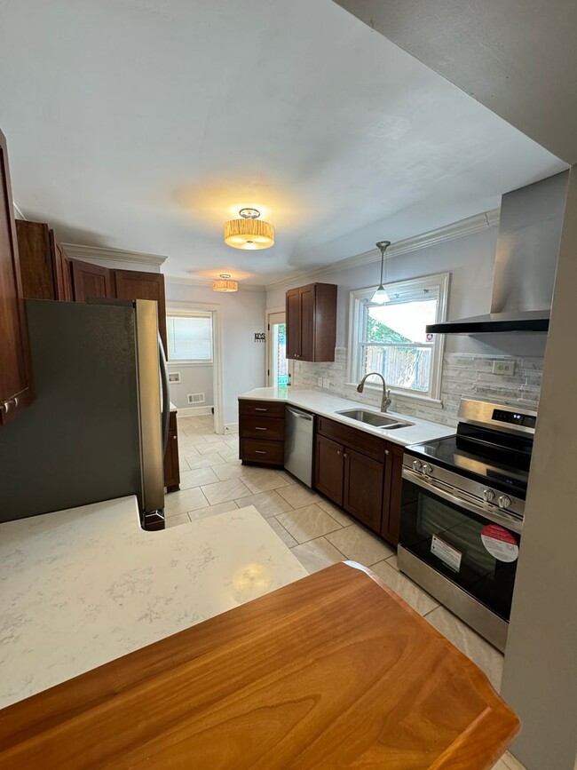 Building Photo - Beautifully Remodeled 4-Bedroom Home with ...