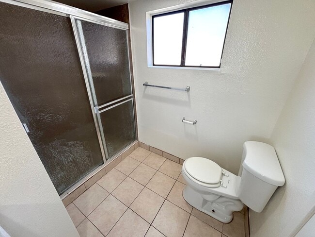 Building Photo - Turnkey 3 bedroom, 2.5 bathroom condo avai...