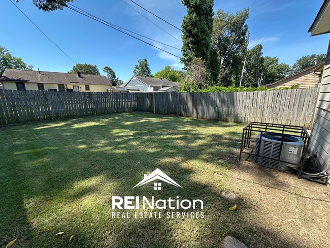 Building Photo - STANDOUT MEMPHIS RENTAL! 3BR/2BA | High Ceilings & Brick Fireplace | Fenced Yard!
