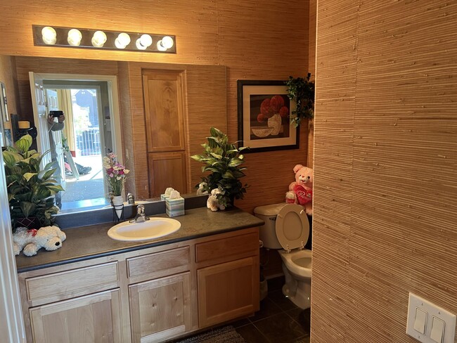 Building Photo - 3975 N Hualapai Way