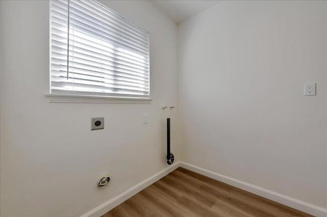 Building Photo - 3360 Warburton Ave