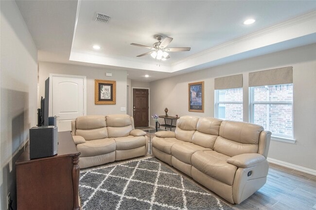 Building Photo - 7633 Rampart Dr