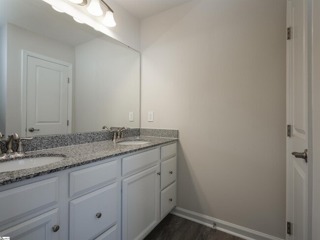 Building Photo - 12 McGuires Pl