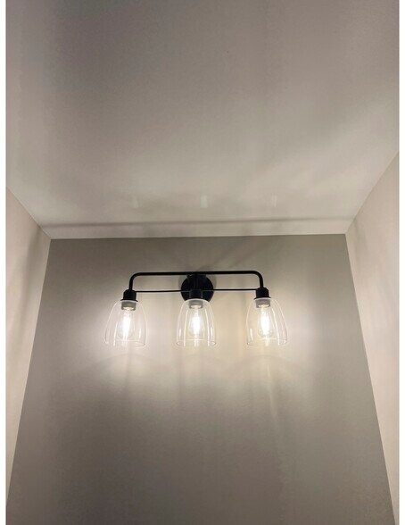 Building Photo - 180 N Winooski Ave