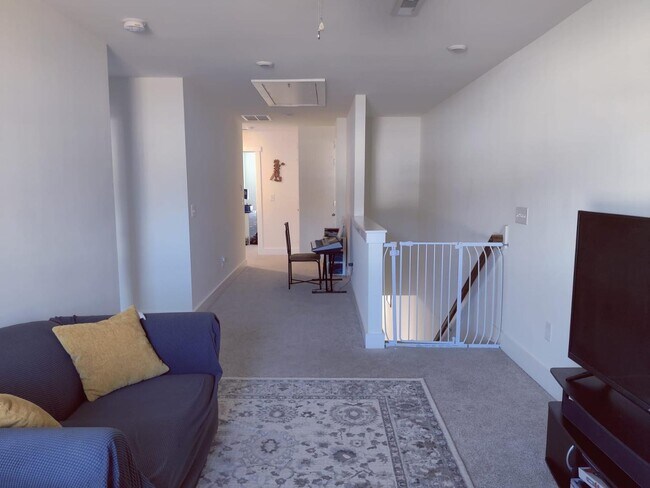 Building Photo - 4 Bedroom Townhome for Rent Apex