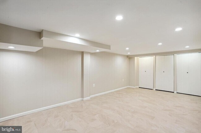 Building Photo - Renovated 4 Bed, 2.5 Bath in Wyngate WITH ...