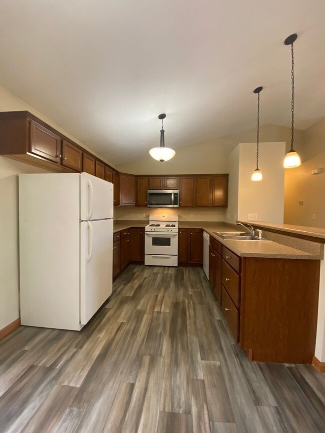 Building Photo - 3 Bedroom Home in Jimtown Schools!