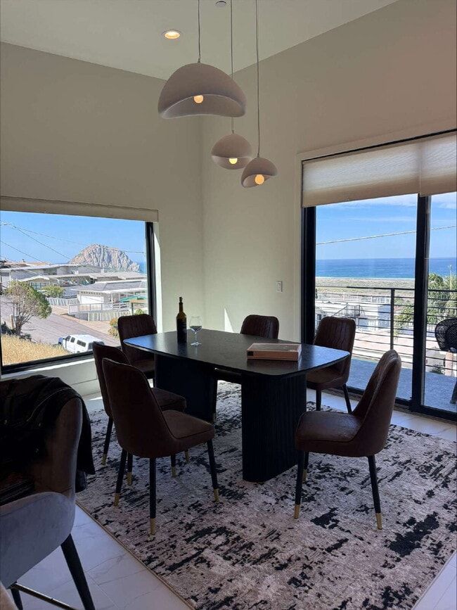 Building Photo - AVAILABLE NOW - Executive Luxury Ocean-View Home in Prime Morro Bay Location - 3 Bed / 3 Bath