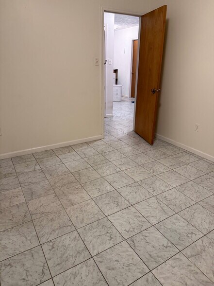 Bedroom 2 and office - 14531 Stephen St