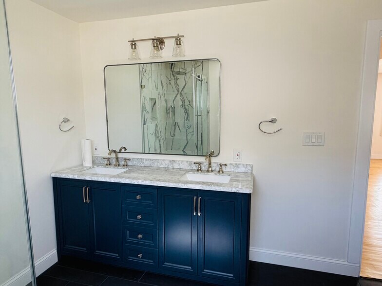 Building Photo - 515 Cow Hill Rd