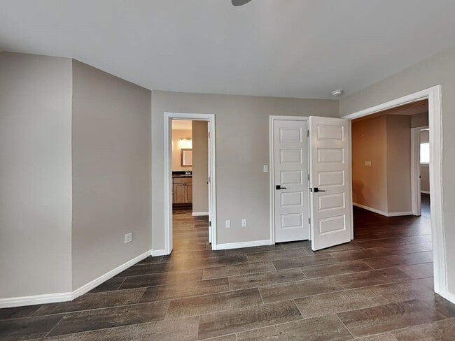 Building Photo - 179 Holly St