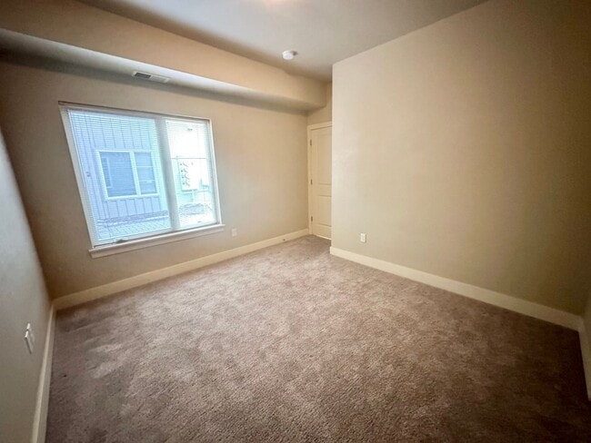 Building Photo - 712 W Laurel St