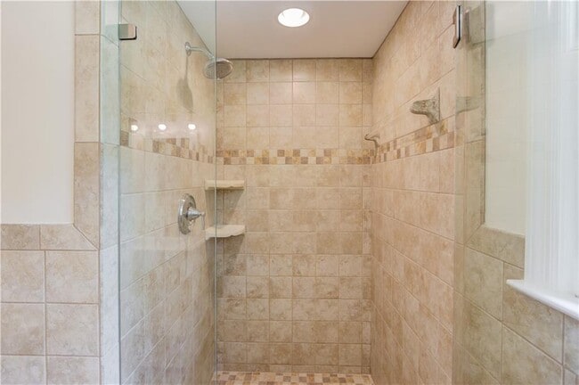 Building Photo - 770 Crest Valley Dr NW