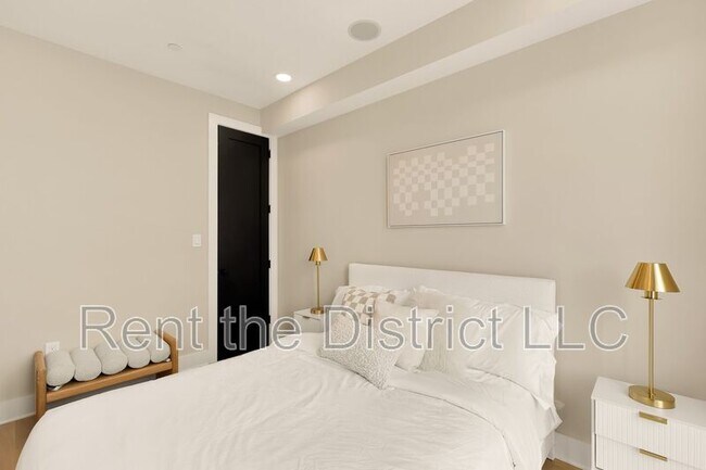 Building Photo - 1365 Perry Pl NW