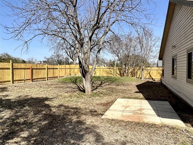 Building Photo - 1101 Forest Oaks Path