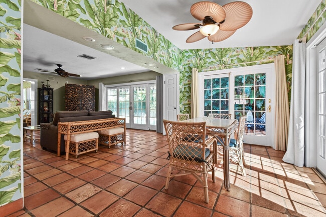 Building Photo - 194 Almeria Rd