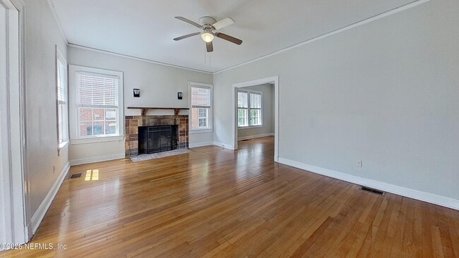 Building Photo - 917 Lasalle St