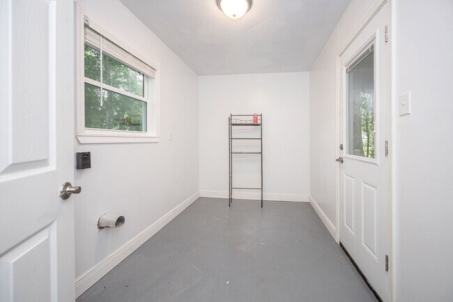 Building Photo - Charming Home in the Heart of Ocean Springs!
