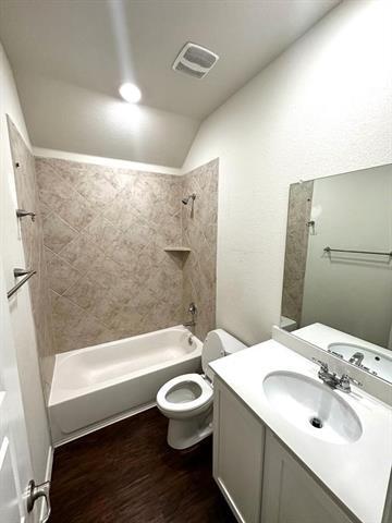 Building Photo - 3140 Overlook Dr