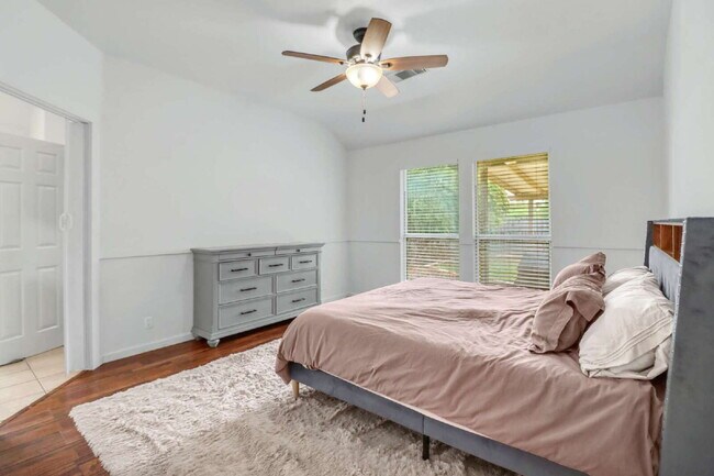 Building Photo - "Charming 3-Bedroom Home in San Antonio with Spacious 1530 sq ft Layout & 2 Full Baths!"