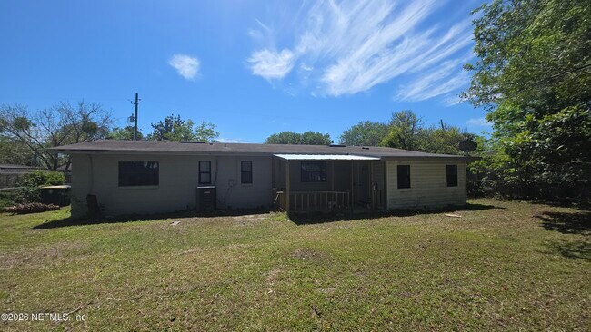 Building Photo - 10791 Luana Dr N