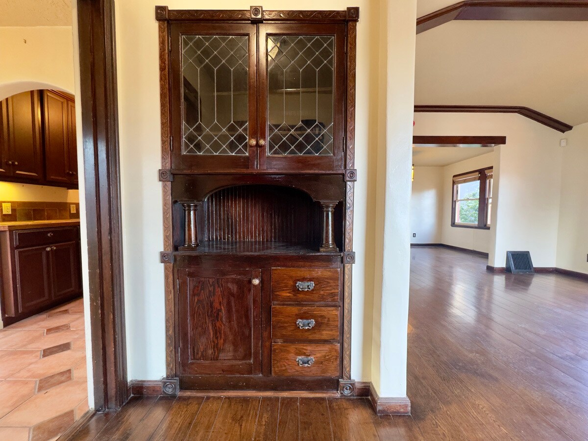 Building Photo - 645 Jean St